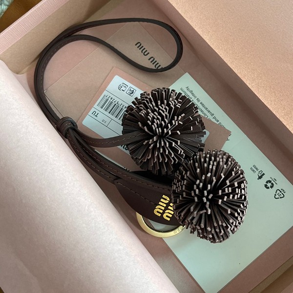 売上総額１位！ミュウミュウ レプリカ チャーム レザー トリック myb55303